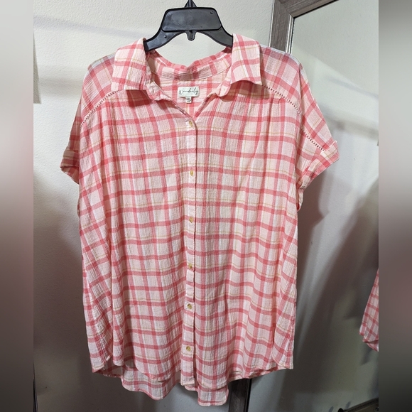 Wonderly Women's Short Sleeve Collared Boyfriend Shirt - Picture 4 of 5